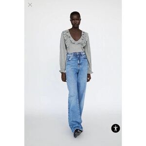 Zara EUC Cropped Gray Ruffed V-neck Top Blouse Size S